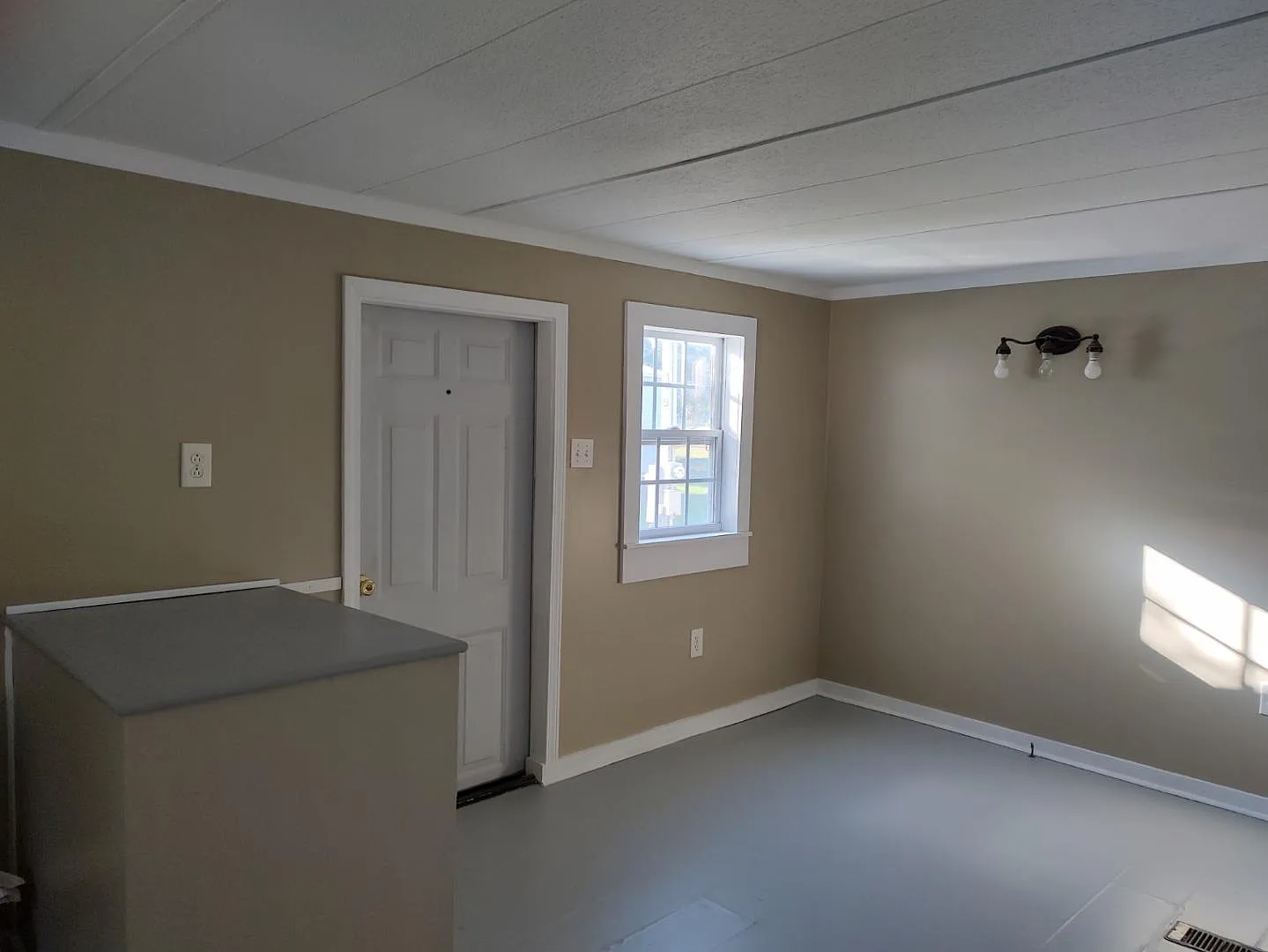 1004 Stanley Rd - 21 — Photo 4