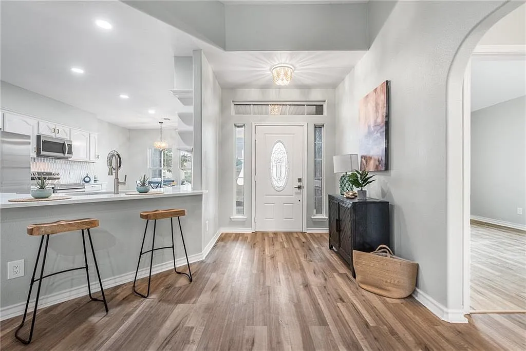 3 bed, 1921 sqft, $3,500 — Photo 3