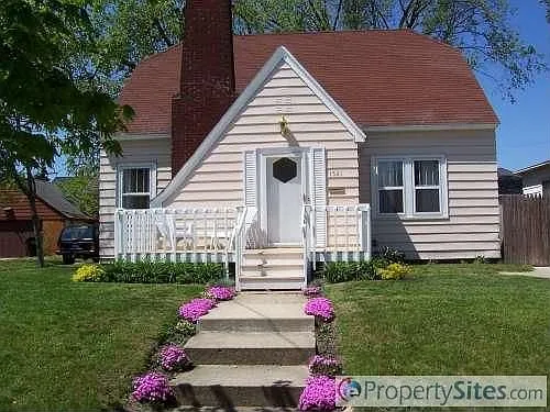 1521 Jennette Ave NW photo 1