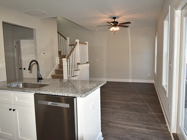 168 W Allen St — Photo 4