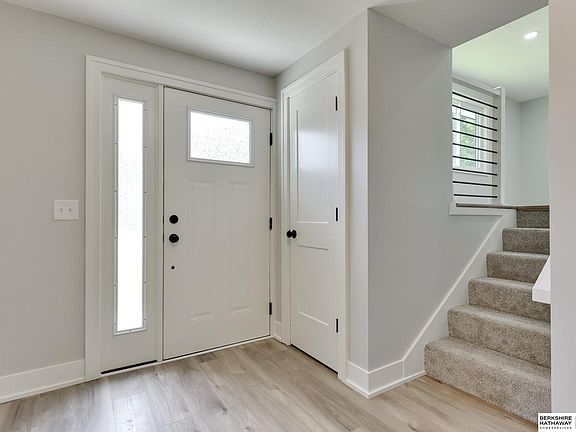 5th image of 318 N 152nd St