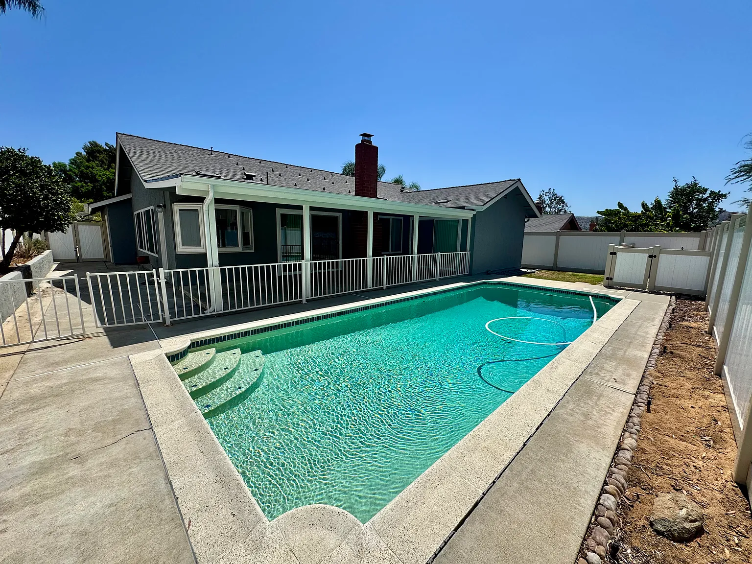 4 bed, 1387 sqft, $4,445 — Photo 2