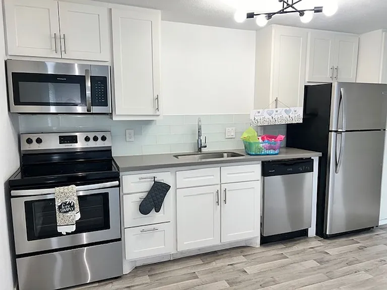 1717 Norfolk St — Photo 12