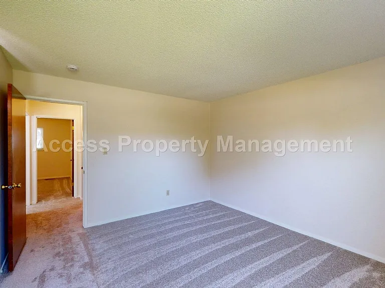 1441 Montclair Dr — Photo 27