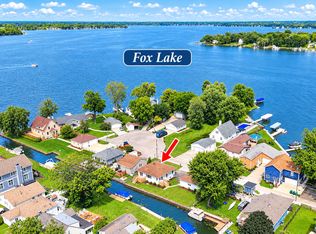 28 Lakeside Ln, Fox Lake, IL 60020