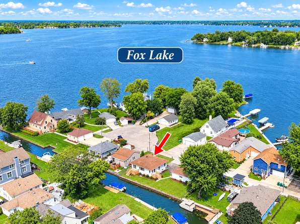 28 Lakeside Ln, Fox Lake, IL 60020