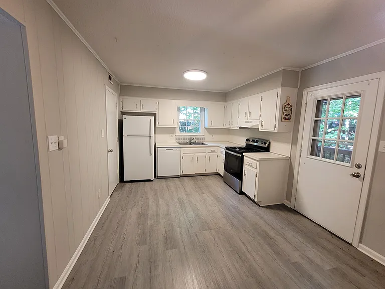 920 Jason Ct — Photo 8