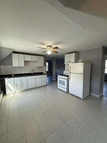 126 Pleasant St #3 Photo 1