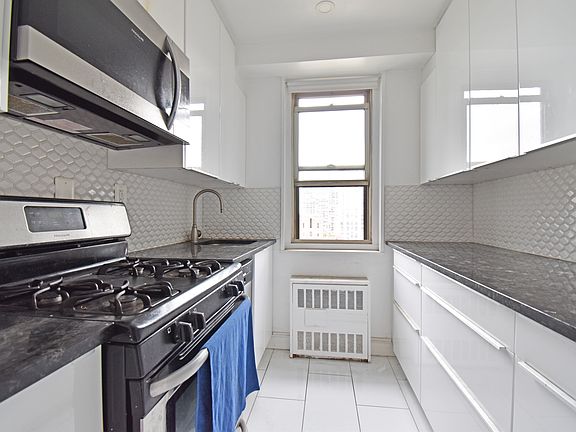 5th image of 400 E 54th St APT 25G