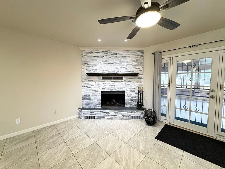 1327 S Yucca Dr — Photo 7