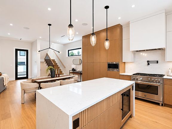 2nd image of 3874 Winlake Cres #3