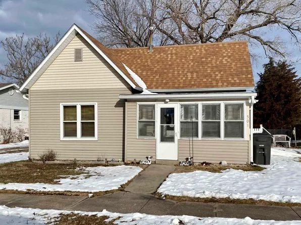 501 Winters Ave, Glenvil, NE 68941