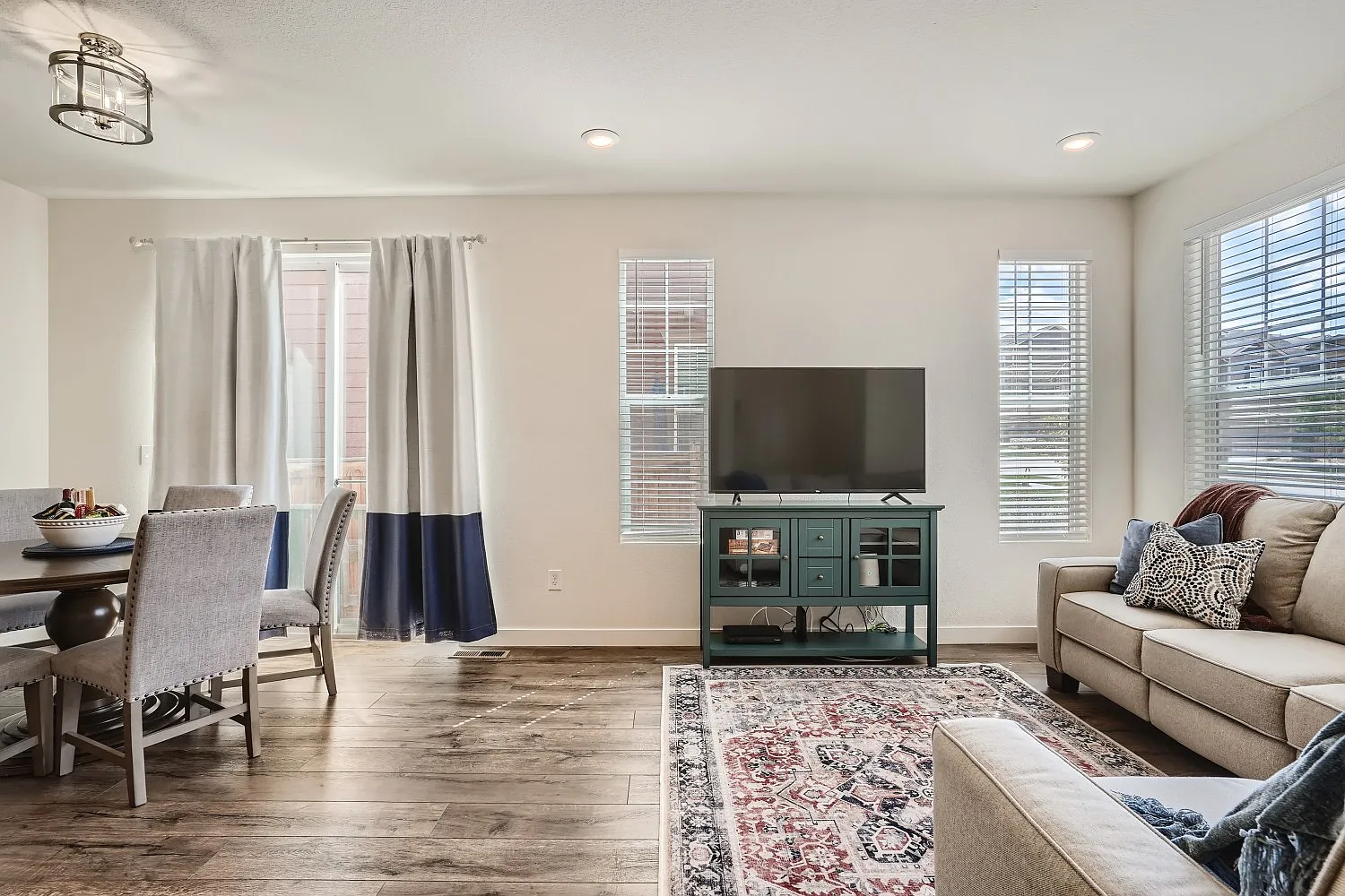 3 bed, 2.5 bath, 2079 sqft, $4,200 — Photo 3