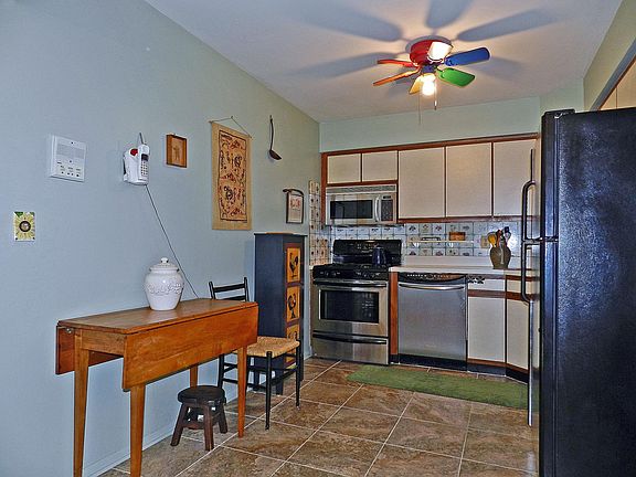 3rd image of 165 Essex Ave