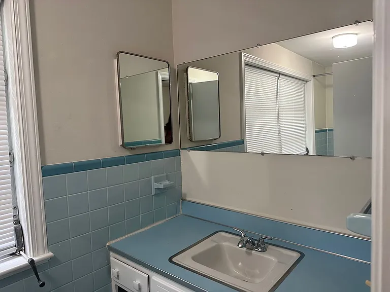 1115 Woodburn Rd — Photo 7