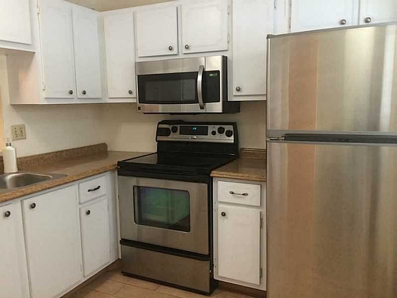 1st image of 620 NE 12th Ave APT 107
