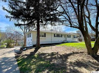 2215 S 110th St, Omaha, NE 68144