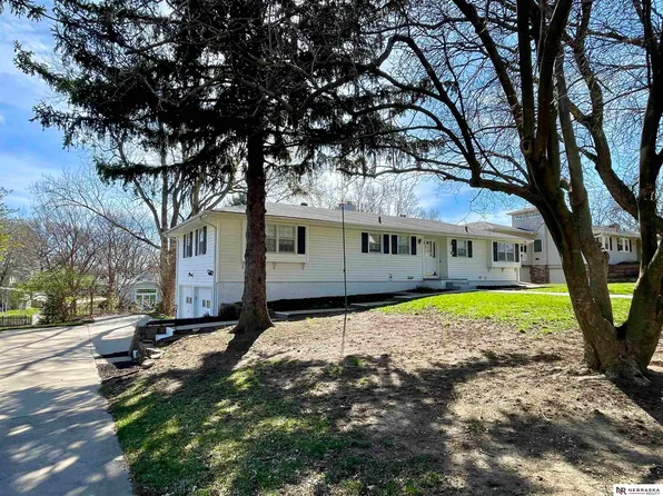 2215 S 110th St, Omaha, NE 68144