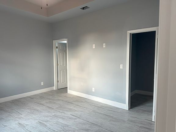 5th image of 740 Eisenhower Blvd #740