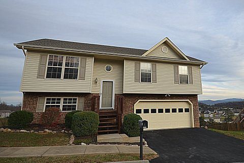 1st image of 130 Lorena Ln