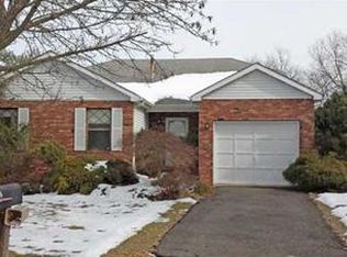 5 Amberly Ct, Marlboro, NJ 07746