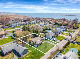 35 Idle Hour Rd, Oakdale, NY 11769