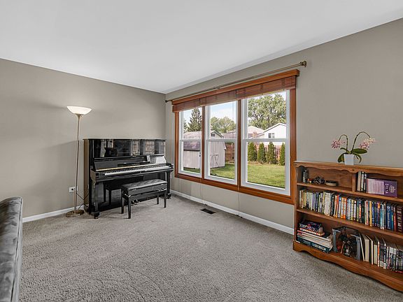 3rd image of 2300 Appleby Dr