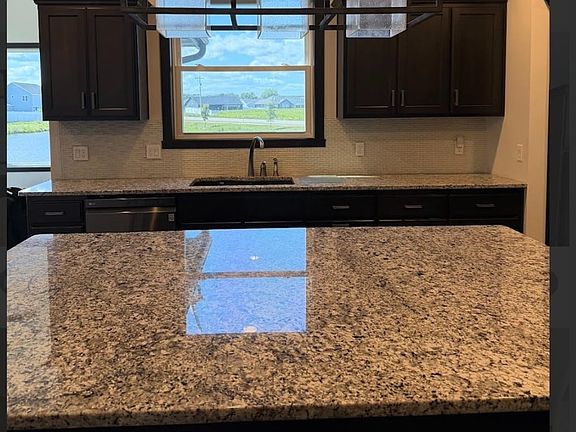 5th image of 1774 Applewood Dr