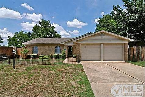 1st image of 204 Bahama Ct