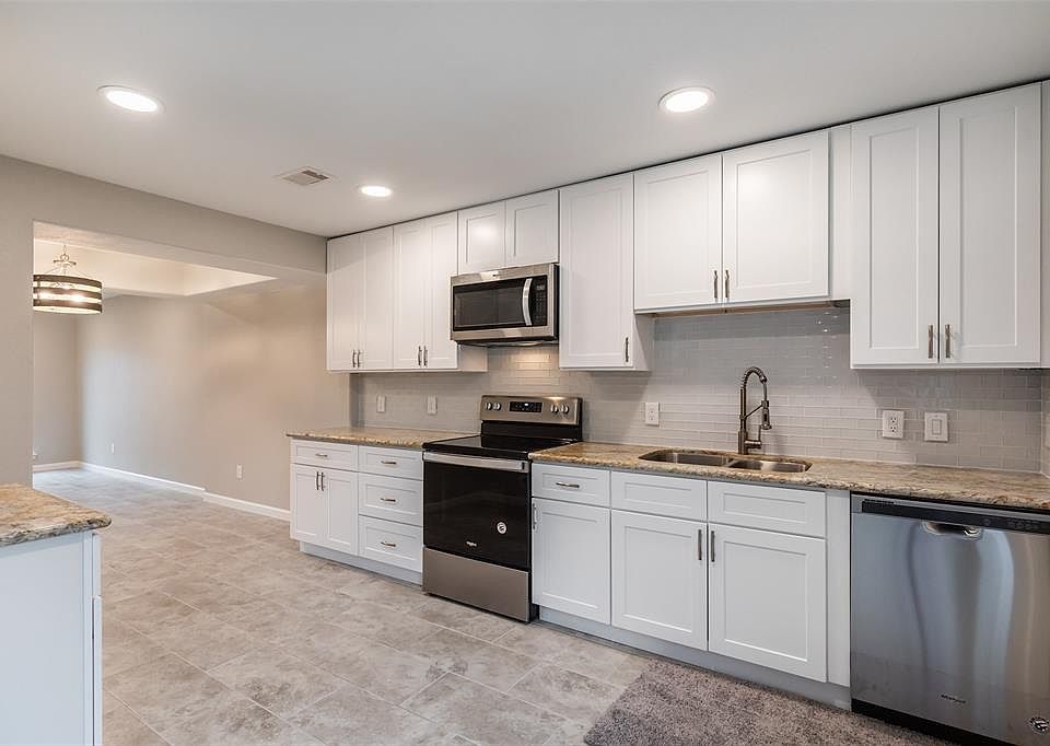 1st image of 10154 Longmont Dr #38/9