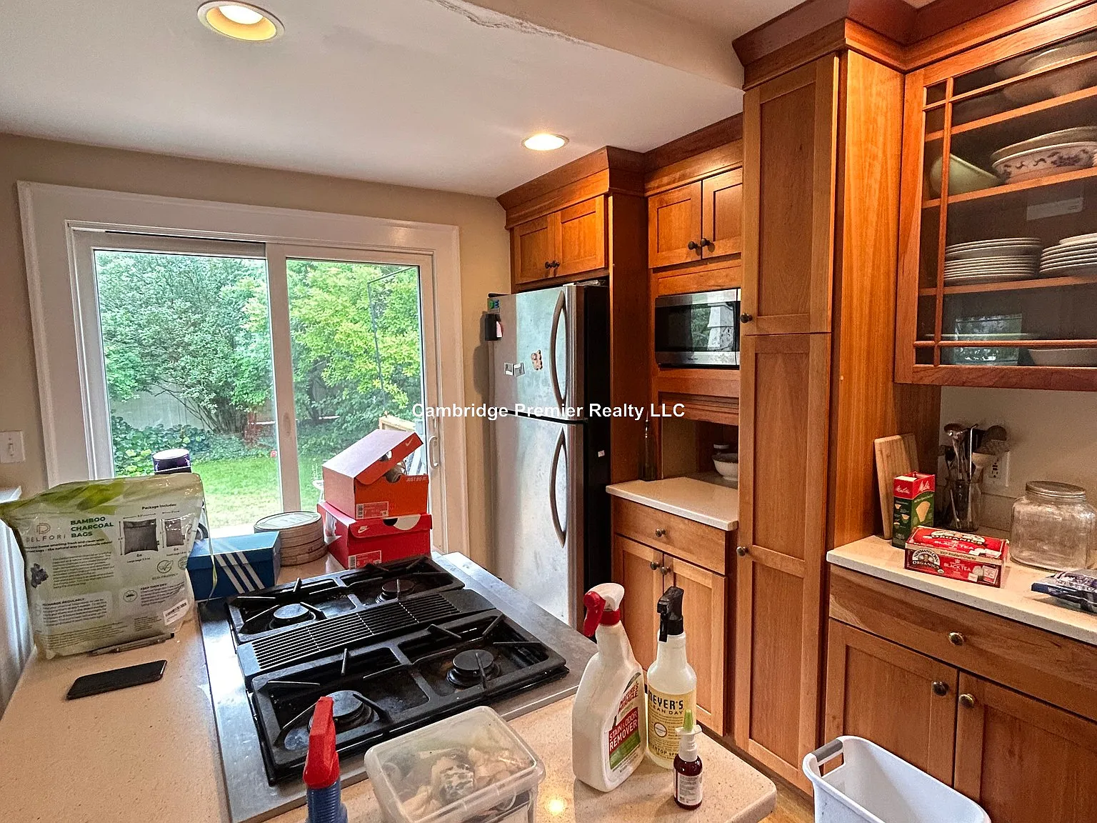 3 bed, 1.5 bath, $3,000 — Photo 2