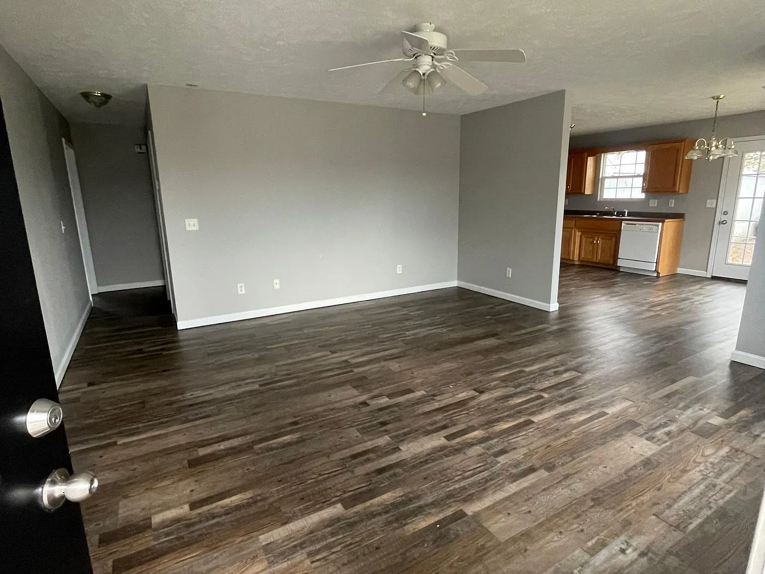 3 bed, 1300 sqft, $1,325 — Photo 2