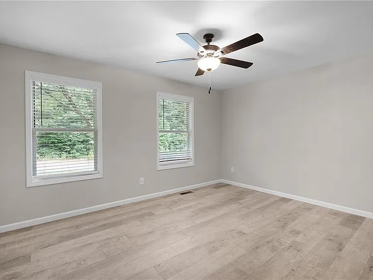 135 Holly Creek Dr — Photo 11