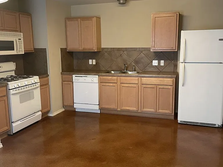 4504 Secure Ln — Photo 8