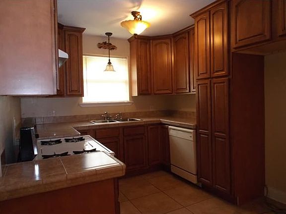3rd image of 5535 Paris Ave