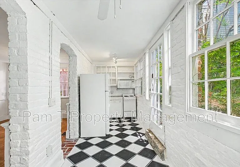 521 E Harris St #A — Photo 8