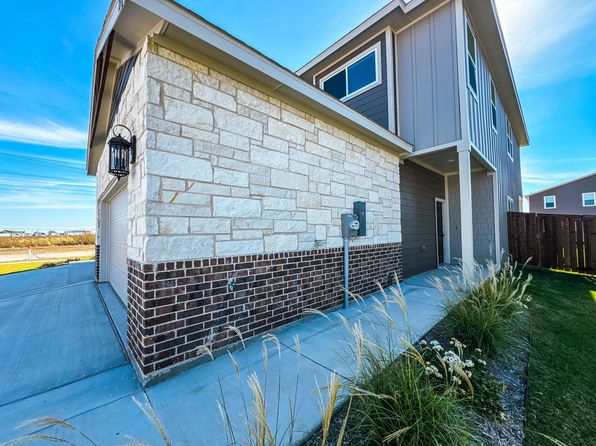 732-736 Blackland Dr