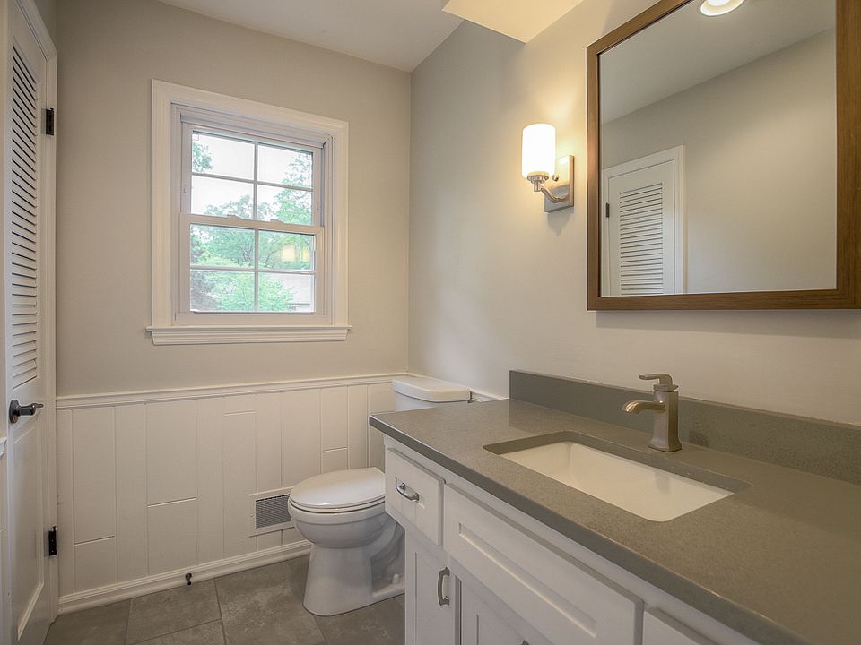 2nd image of 9941 Catalina St