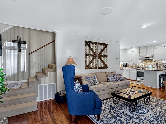 5th image of 4 Grayson Point