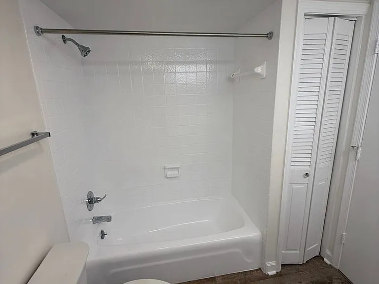 1512B Benjamin Pkwy — Photo 5
