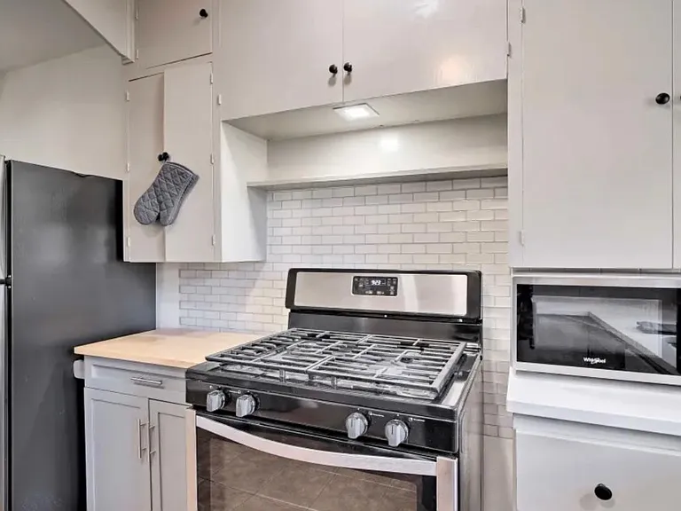 3348 E 6th St — Photo 10