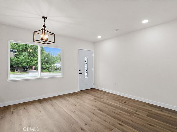 3rd image of 1038 Hedgepath Ave