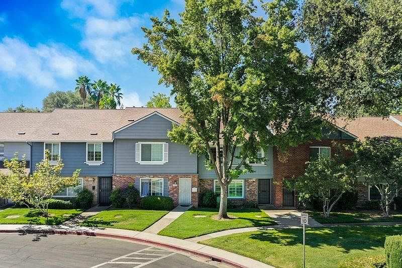 2nd image of 3925 Oak Villa Cir