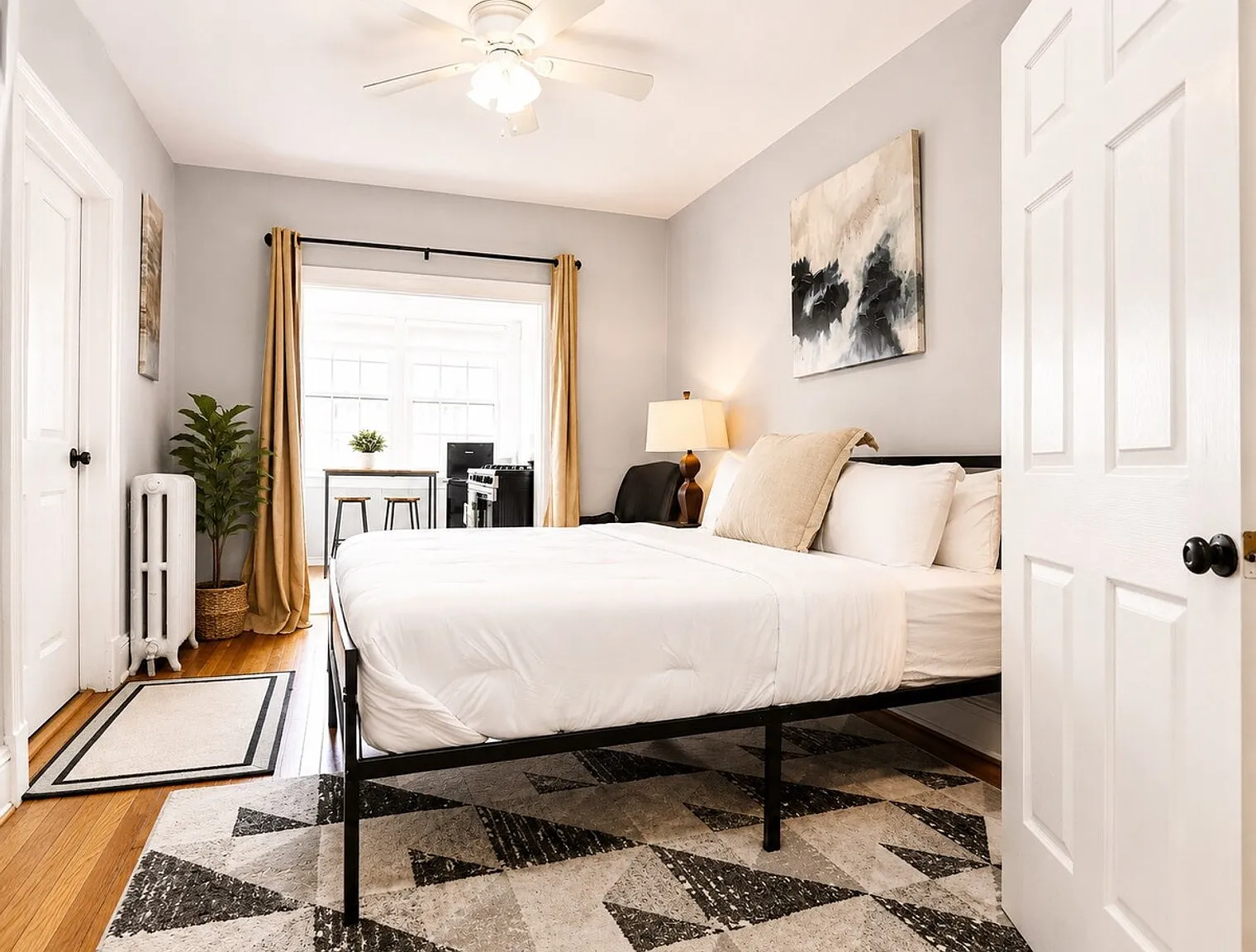 1 bed, 1.0 bath, $2,831 — Photo 3