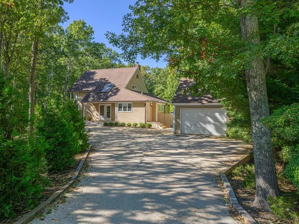 40 Scrimshaw Dr, Southampton, NY 11968