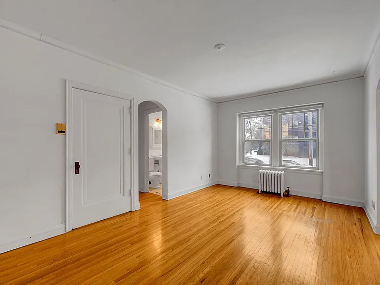 2552 Garfield Ave S — Photo 4