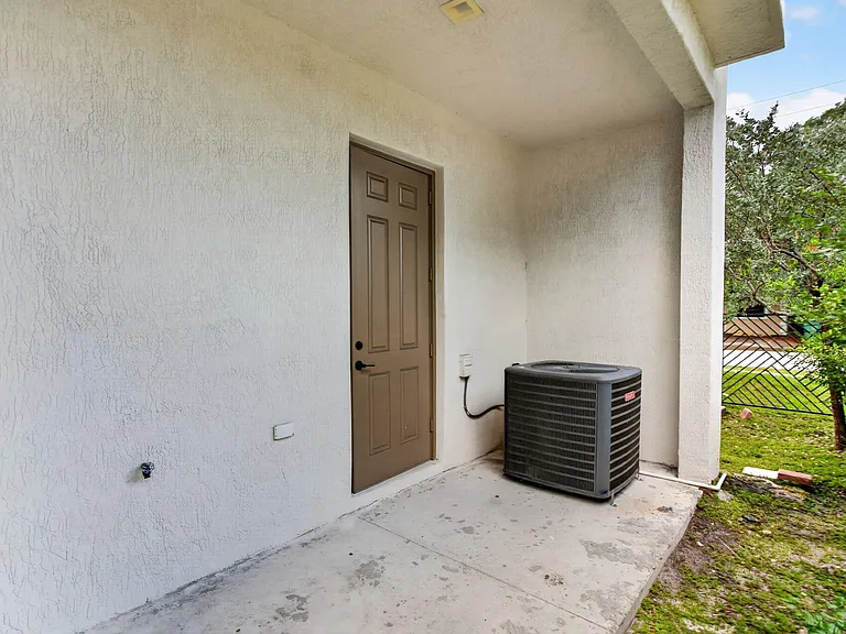 444 NW 41st St — Photo 33