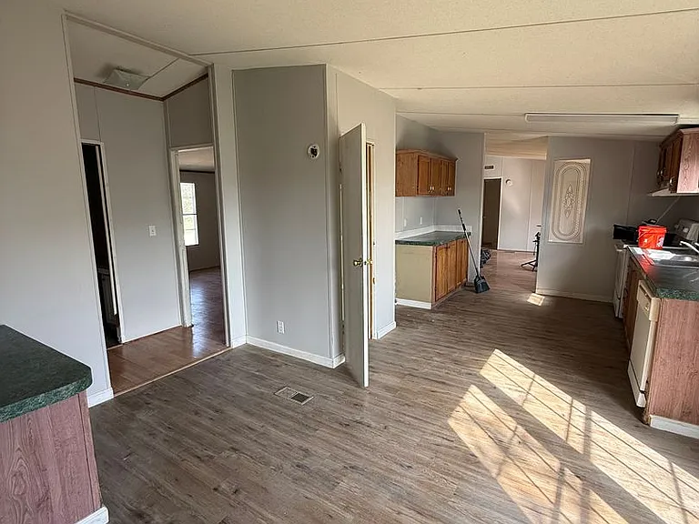 156 Sonnyland Dr — Photo 12