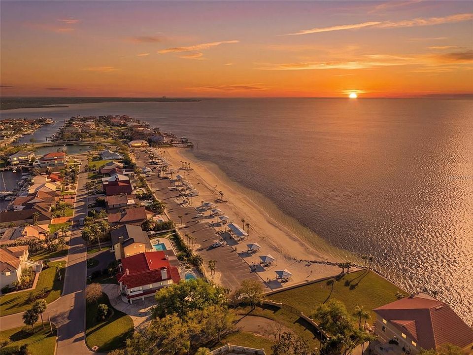 1st image of 5015 Pelican Dr