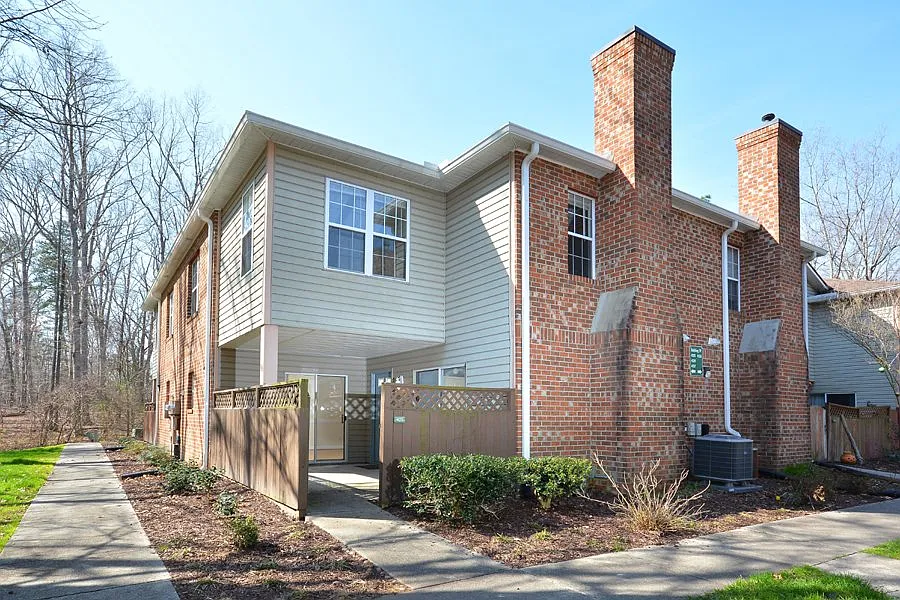 3 bed, 2.5 bath, 1522 sqft, $1,800 — Photo 2